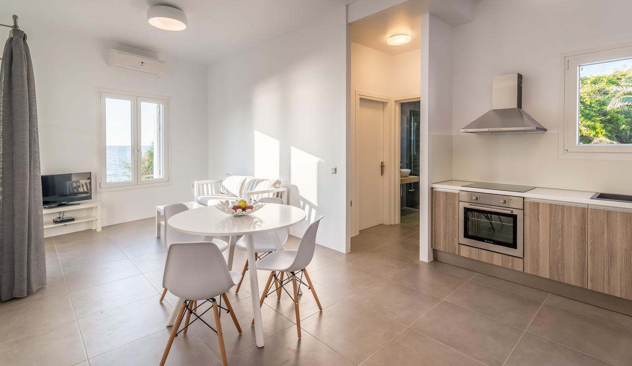 Milos Waves Luxury Apartments 폴로니아 외부 사진