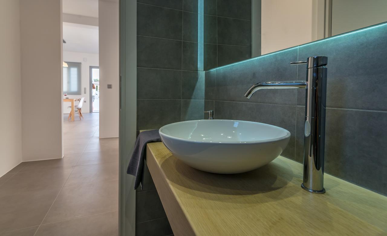 Milos Waves Luxury Apartments 폴로니아 외부 사진